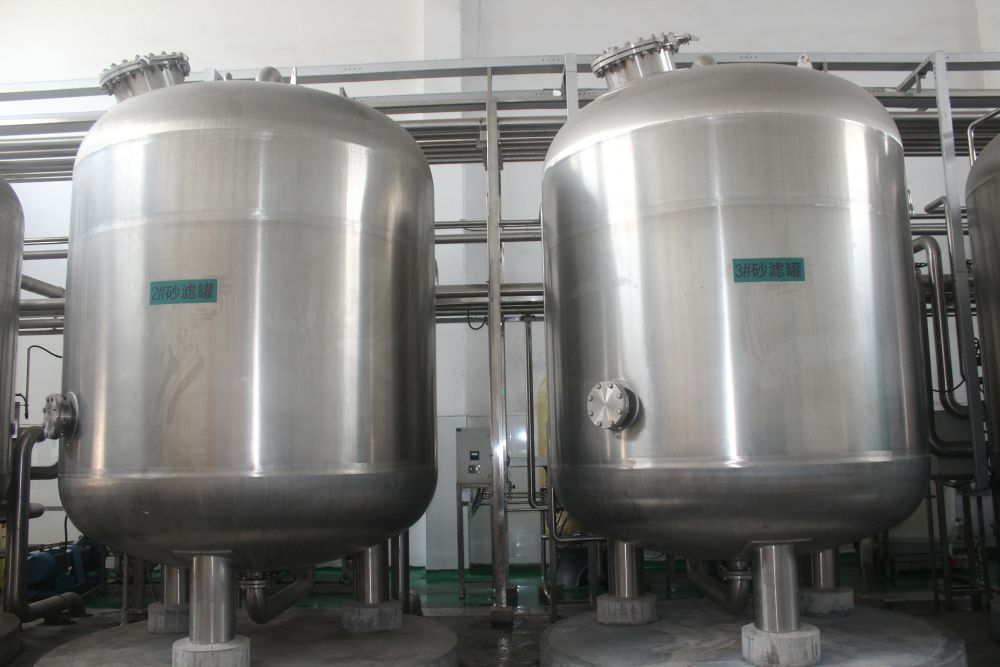 廣(guang)州某(mou)某(mou)啤酒(jiu)100噸過濾輭化水(shui)工程