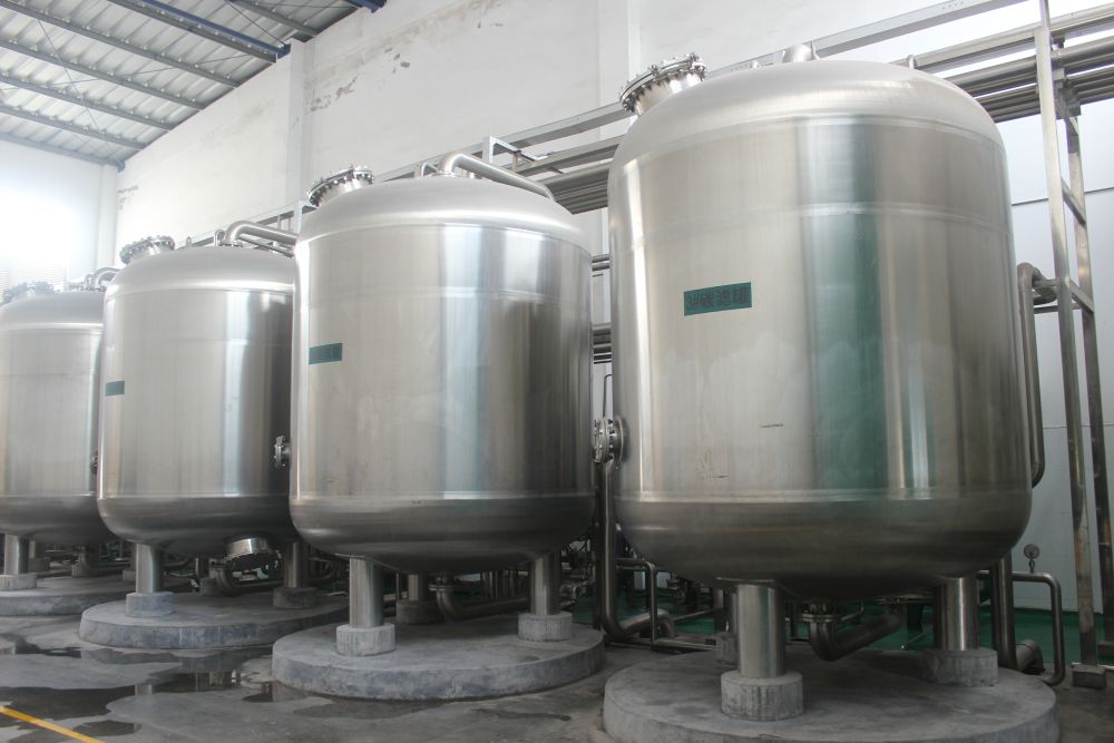 廣州(zhou)某某(mou)啤酒100噸(dun)過濾輭(ruan)化水工程(cheng)