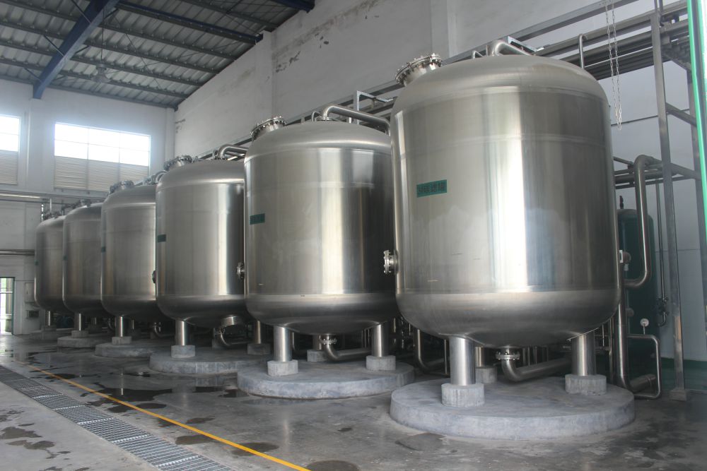廣州某某啤酒(jiu)100噸(dun)過(guo)濾(lv)輭(ruan)化(hua)水工程(cheng)
